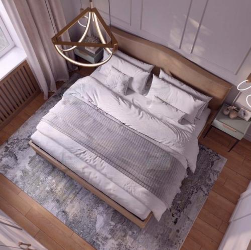 Ковер в спальне может быть прекрасным дополнением интерьера, создавая комфорт и уют. 01