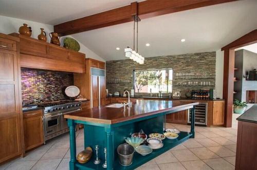 Роберт дауни - младший купил виллу как у тони старка. 08