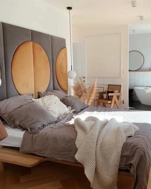 Хозяйка этого чудесного дома мечтала о жизни в Париже и воплотила свои желания в Гдыне. 05