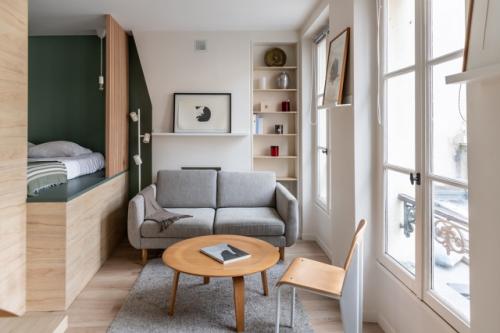 Интерьер компактной квартиры - студии 25 м 2 в Париже, Франция. 01