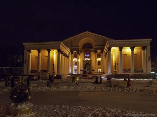 Дворец культуры построен по заказу и на средства верх - исетского металлургического завода в 1952-1957 годах. 04