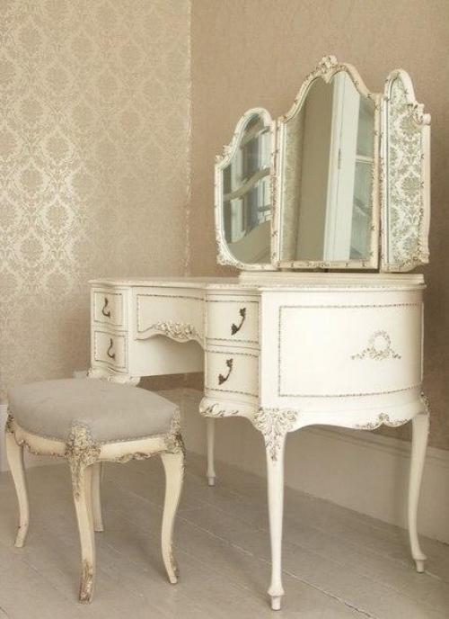 Он представлял собой уютную небольшую комнатку, обставленную красивой и удобной мебелью. 07