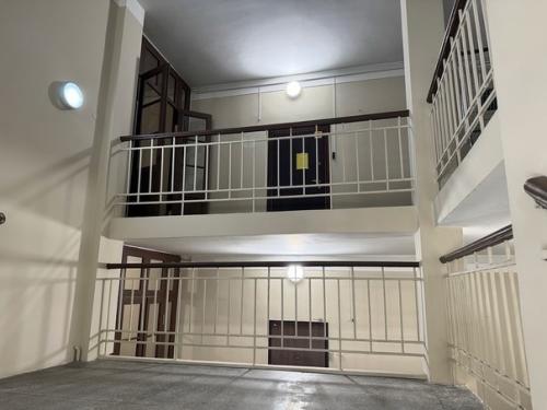 Внутри знаменитого ажурного дома (ленинградский проспект, 27); после капремонта подъезда и избавления от грязно-зеленого цвета стен. 03