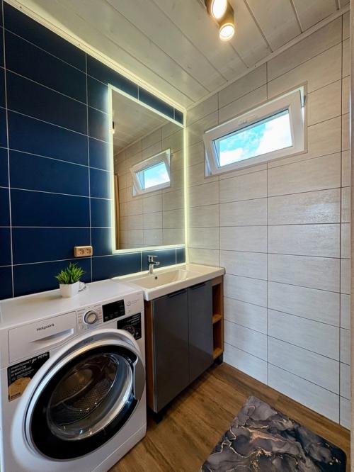 Мы рады предоставить для вас новый благоустроенный дом на берегу озера волго. 05