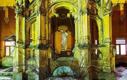 Красивейший готический особняк в Петербурге откроют для горожан. 01