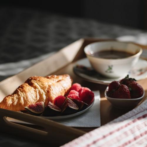 Дизайнер Екатерина Данилова сделала в парижской квартире легкую перепланировку и оформила интерьер под кодовым названием Цветы и Птицы. 05