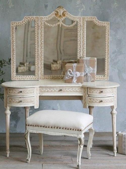 Он представлял собой уютную небольшую комнатку, обставленную красивой и удобной мебелью. 02