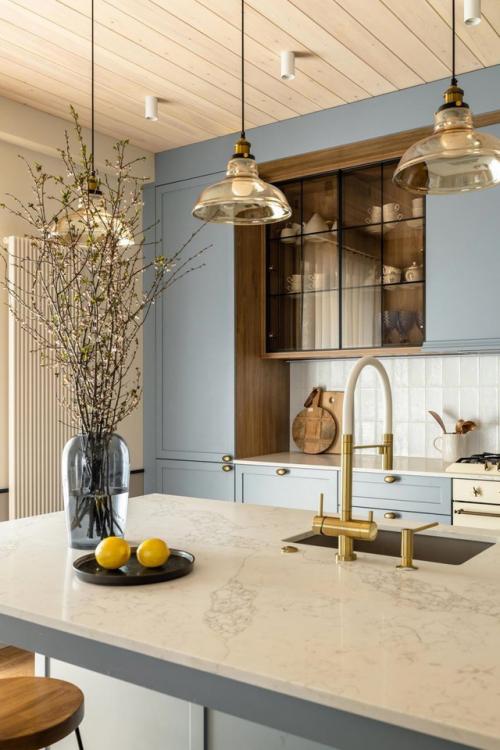 Новая жизнь деревянного дома в Подмосковье - отличный пример того, как можно обновить пространство, не теряя его характера. 01