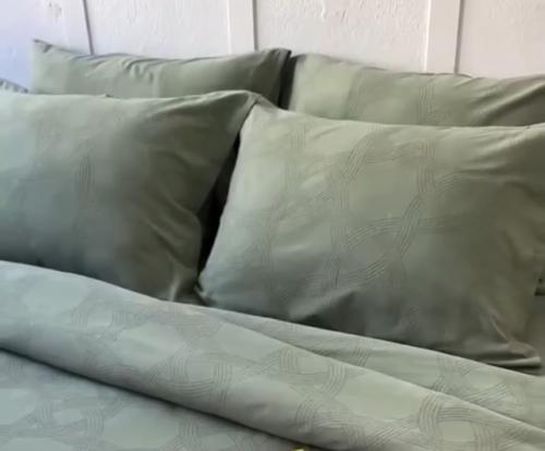 Постельное белье на заказ - это отличный способ создать уникальный и стильный интерьер в спальне. 02