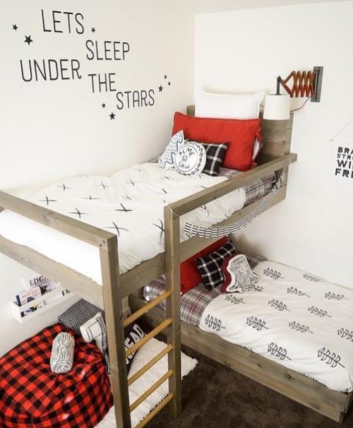 В том случае, если детей двое, а комната одна, можно также красиво и органично спроектировать интерьер. 07