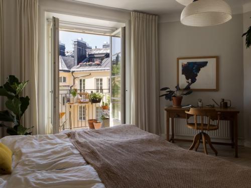 Дом, в котором находится эта очаровательная квартира построен в Стокгольме в 20-х годах прошлого века. 06