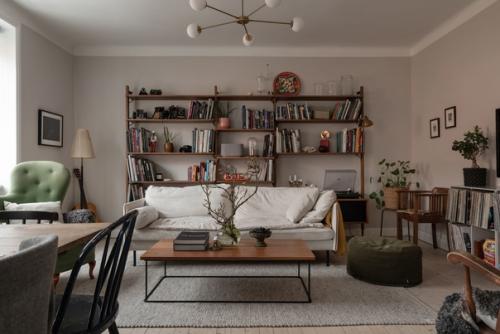 Дом, в котором находится эта очаровательная квартира построен в Стокгольме в 20-х годах прошлого века. 02