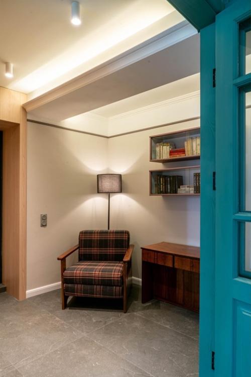 Затеяли ремонт в бабушкиной квартире после того как её не стало. 02