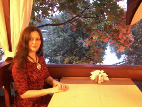 Здравствуйте!  Буду рада пообщаться с единомышленниками и стать кому-то подругой, женой. 02