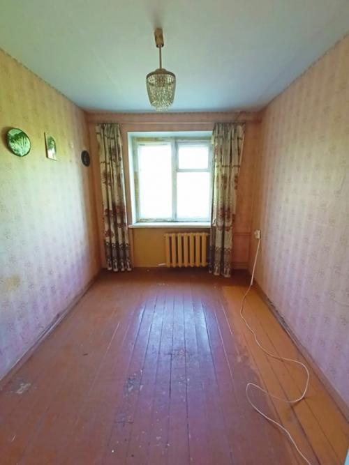 Продается раздельная двухкомнатная квартира на комфортном 3 этаже. 01