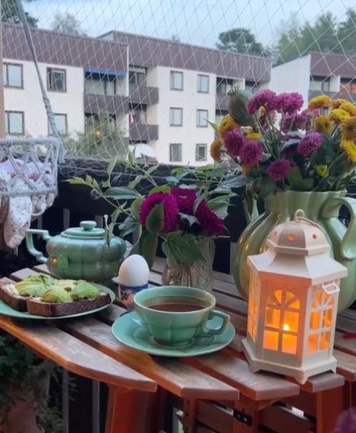 Наш балкон - это маленькая жемчужина дома. 05