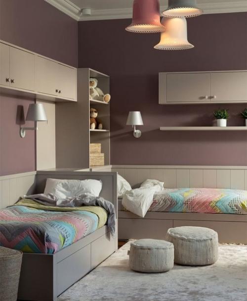 В том случае, если детей двое, а комната одна, можно также красиво и органично спроектировать интерьер. 04