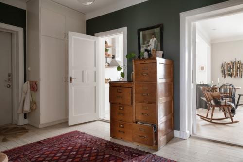 Дом, в котором находится эта очаровательная квартира построен в Стокгольме в 20-х годах прошлого века. 04