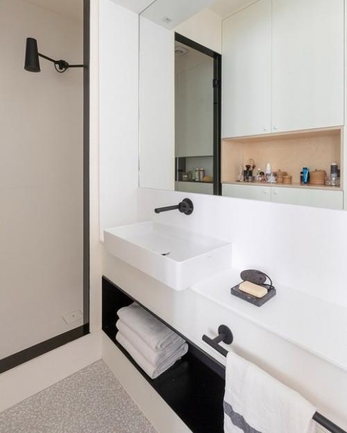 Французский архитектор Элен паоли реконструировала маленькую квартиру в 14-м округе Парижа. 06