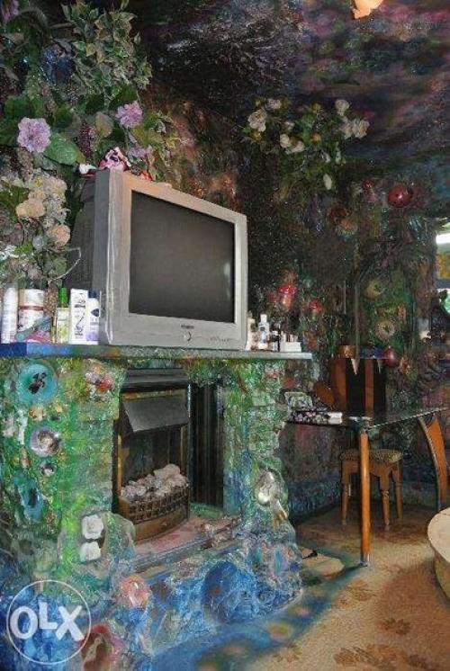 Вот такая вот необычная квартира с самым настоящим психоделическим интерьером выставлена на продажу в Киеве. 03