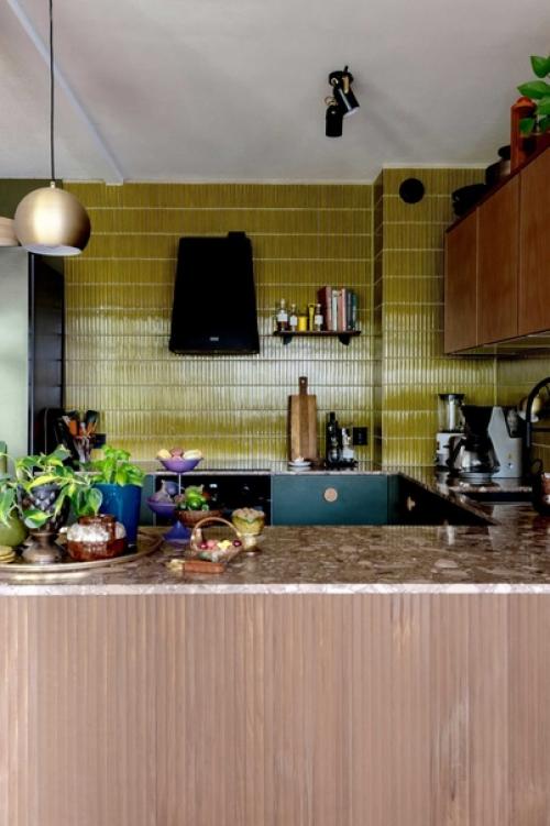 Квартира дизайнера интерьеров, эксперта по тенденциям маллы Тапио напоминает дом ее детства. 01