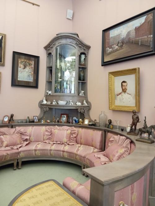 Александровский дворец - место, где с 1905 года постоянно проживала семья Николая второго, и отсюда же отправилась в ссылку в августе 1917 года. 02