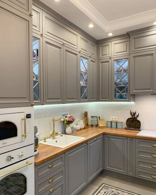 Кухня в сером цвете тоже классно смотрится. 04