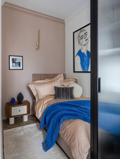 Грамотная планировка позволила создать зонирование без перегородок. 04