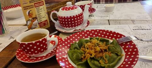 Окунулись в атмосферу русского быта времен Ссср в легендарном кафе вареничная No1. 01