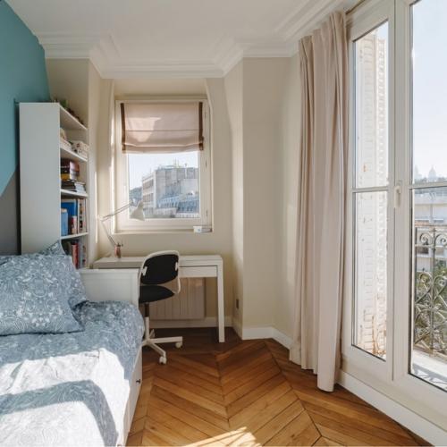 Дизайнер Екатерина Данилова сделала в парижской квартире легкую перепланировку и оформила интерьер под кодовым названием Цветы и Птицы. 06