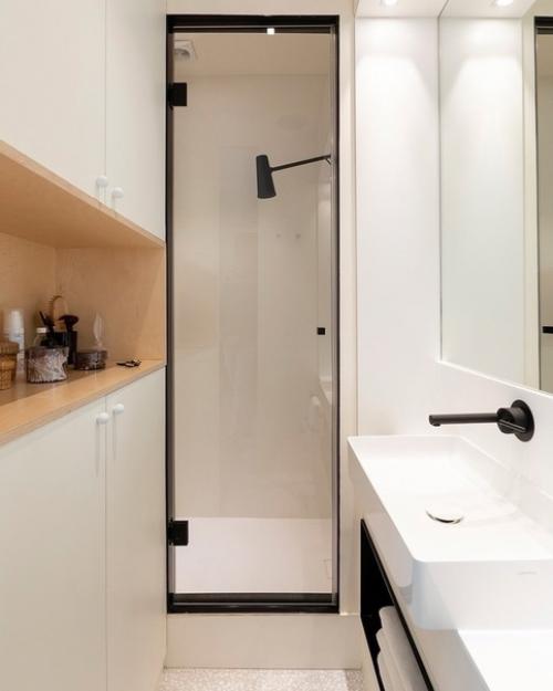 Французский архитектор Элен паоли реконструировала маленькую квартиру в 14-м округе Парижа. 07