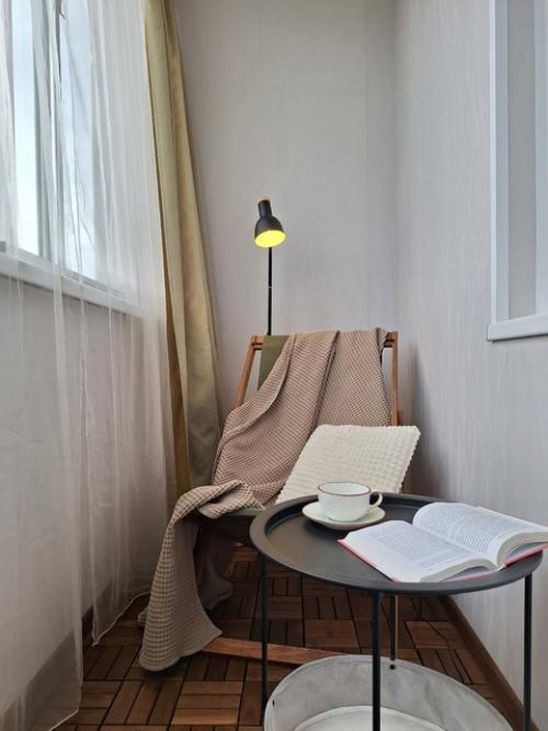 Сделать балкон уютнее мне было легче всего. 01