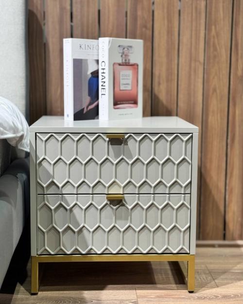 3 миниатюрные прикроватные тумбы, которые станут изюминкой вашей спальни.