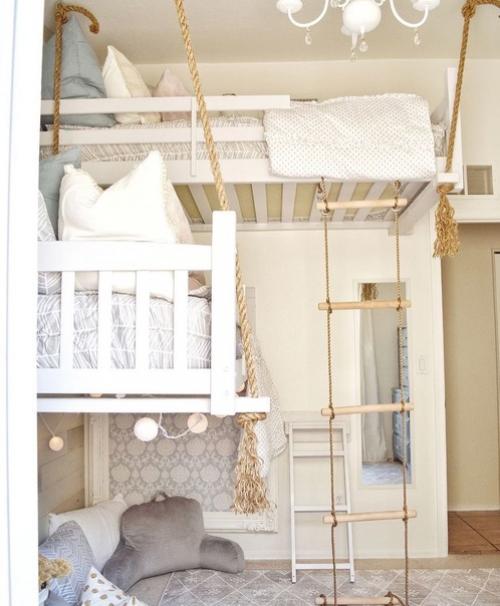 В том случае, если детей двое, а комната одна, можно также красиво и органично спроектировать интерьер. 09