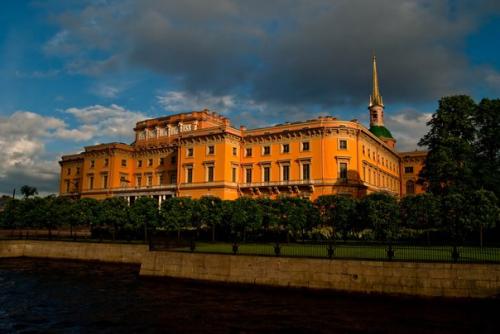 Замки Санкт-петербурга. В нашем городе есть очень много прекрасных особняков и дворцов. 01