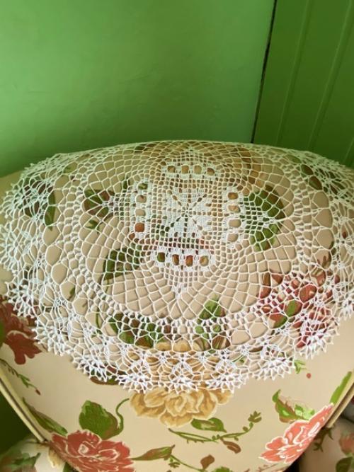 Салфетка Эсмеральда в интерьере спальни. 01