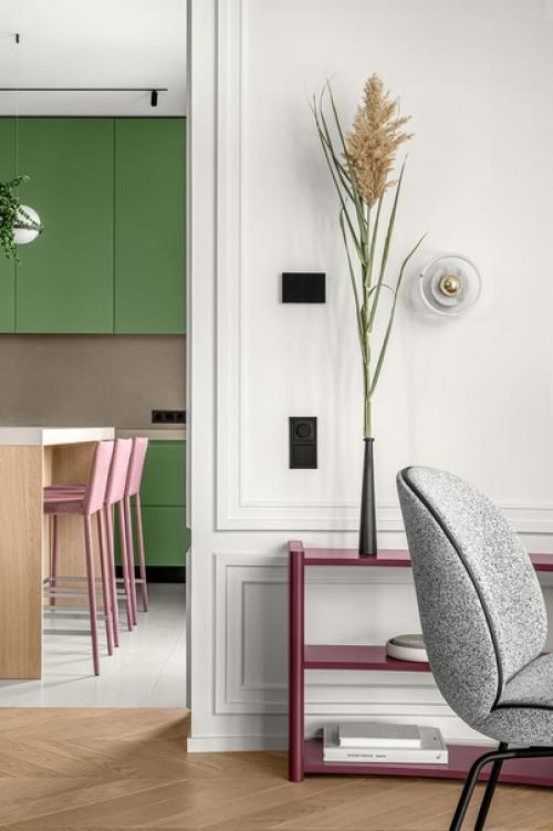 Красочная мебель - всегда отличный вариант, когда нужно сделать интерьер яркими и жизнерадостным. 06