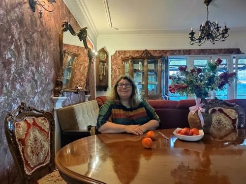 И вот такой дом, ближе по характеристикам к дворцу внезапно освободился и мы провели тут классных 3 дня. 08