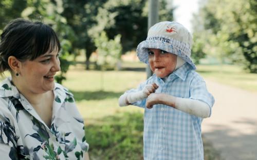 Мечты продолжают исполняться: 6-летний Исмаил Елизаров из орла прокатился на золотом лимузине по центру города. 03