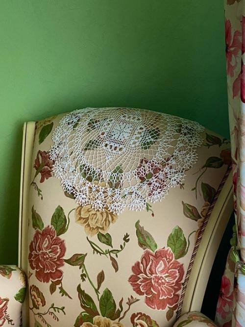 Салфетка Эсмеральда в интерьере спальни. 04