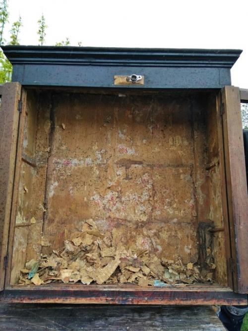 Приветствую всех.  Сага о буфете или как можно выглядеть в 96 ( чтоб я столько жил) при помощи пластики ( покраски. 05