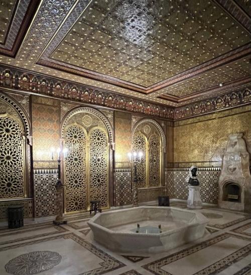 Дворец Юсуповых внешне достаточно скромный, но интерьер дворца поражает. 08