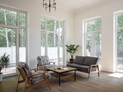 Двухэтажный загородный дом с уютной верандой. 02