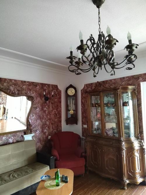 И вот такой дом, ближе по характеристикам к дворцу внезапно освободился и мы провели тут классных 3 дня. 07