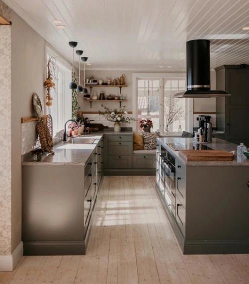 Обветшалый дом за 10 лет превратился в сказочный. 04