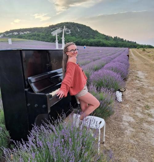 За 4. 5 года что я нахожусь в таком чудесном месте и в первые сейчас я оказалась на ловандовых полях. 03