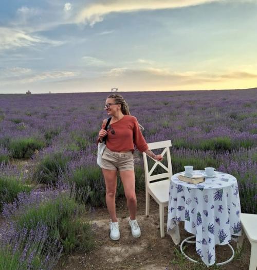 За 4. 5 года что я нахожусь в таком чудесном месте и в первые сейчас я оказалась на ловандовых полях. 02