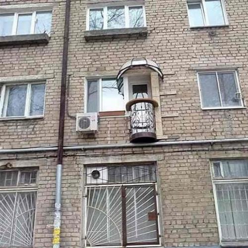 Таким образом, если не хватает балкона в квартире - не беда. 06