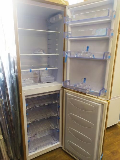 Холодильник DON R - 296 дуб хорошо будет смотреться в интерьере кухни в классическом стиле. 01 Холодильник DON R - 296 дуб хорошо будет смотреться в интерьере кухни в классическом стиле. 01