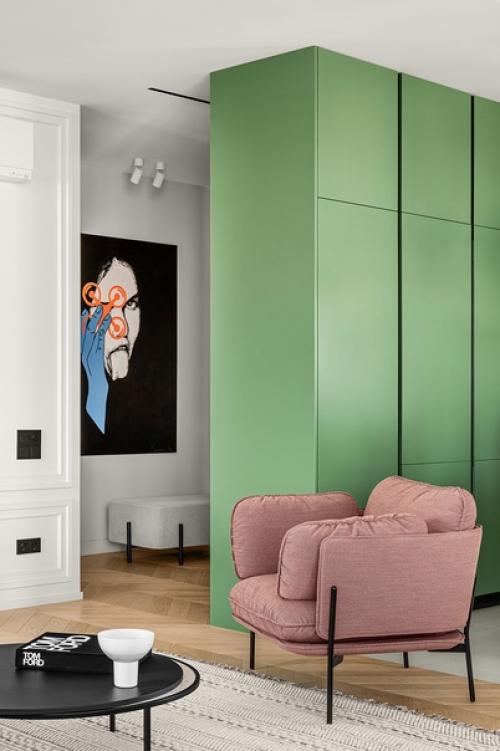 Красочная мебель - всегда отличный вариант, когда нужно сделать интерьер яркими и жизнерадостным. 02